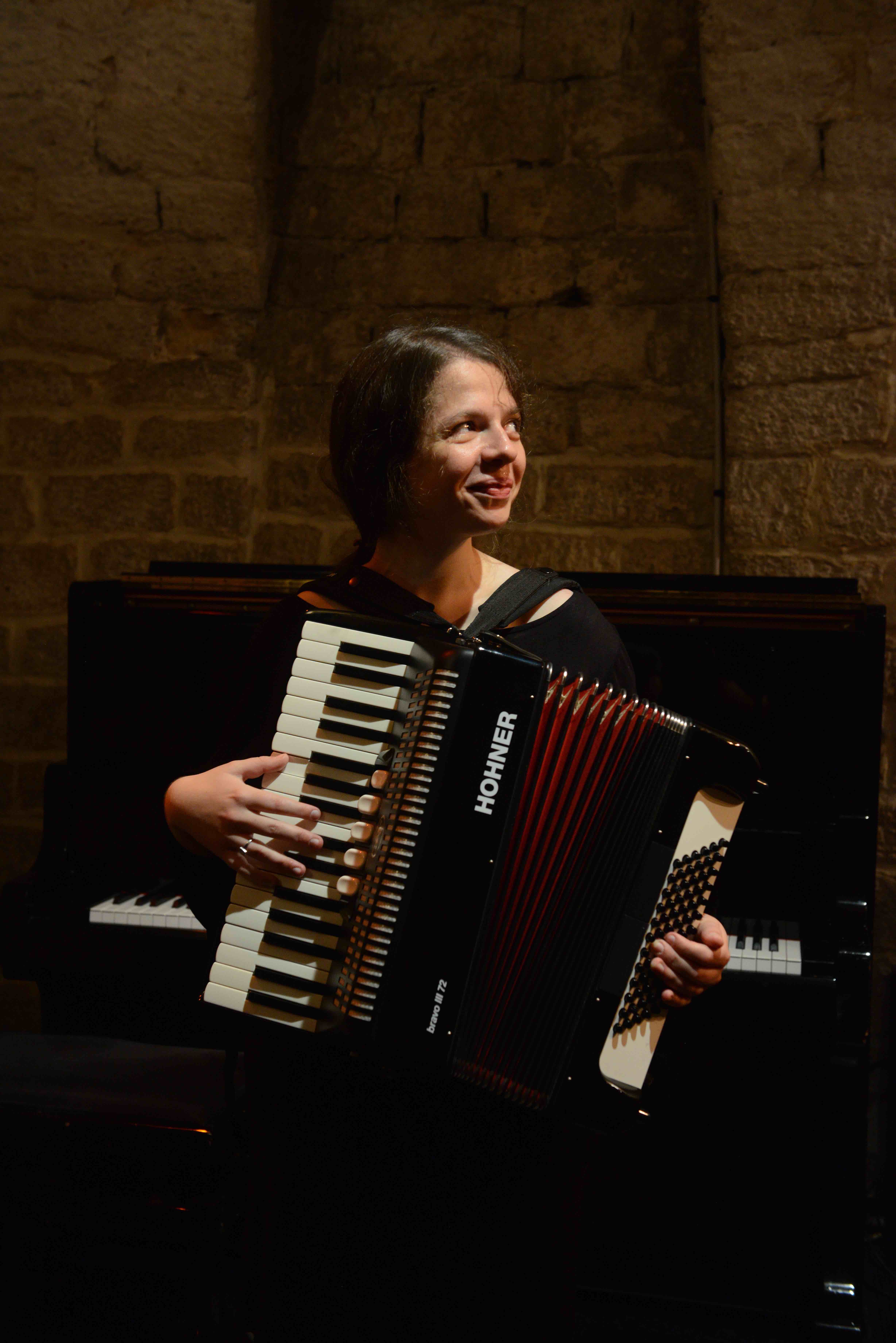 alissa wenz, les dechargeurs, chanteuse, auteure, compositrice, barbara