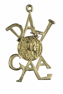 Dali, Dali d`Or, Gala, Bijoux, Orfèvrerie, Joaillerie, dalinien, dalinienne, surréalisme, or, Verdura, Helena Diakonova, Alemany, Ertman, pièce, médaille, Jean Schneiffer, onirique, escargot, symbole,