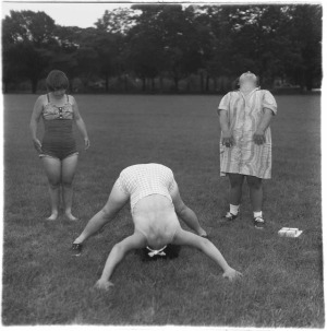 diane arbus, diane, arbus, photographie, exposition, rétrospective, jeu de paume, musée, photo, interview, portrait, biographie, analyse, style, photos, étrange, bizarre, freaks, trisomique, handicap