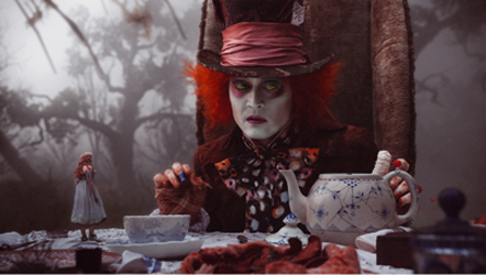 Alice au pays des merveilles, tim burton, burton, alice in wonderland, johnny depp, helena bonham carter, anne hathaway, avril lavigne, film, charlie et la chocolaterie, adaptation, lewis carroll, dos