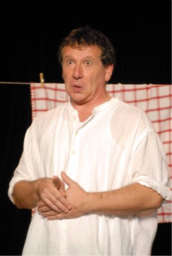 Francesco, théâtre la Bruyère, Dario Fo, Stéphane Aucante, Gibert Ponté, Saint françois d`assise, solo, farce, politique, liberté, simplicité, pauvreté