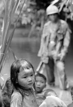 Henri Huet, exposition, rétrospective, Vietnam, photographie, photographe, photographe de guerre, photoreporter, photojournalisme, guerre, associated press, AP, UPI, agence, Isabel Elssen