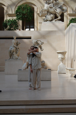 Carolyn Carlson, Larrio Ekson, Louvre, CNSMDP, Conservatoire,
danse, création, chorégraphie, mouvements pétrifiés, Nocturnes du
vendredi, Cour Marly, sculptures, marbres, Chevaux de Marly