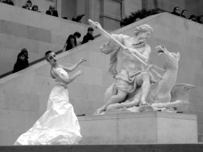 Carolyn Carlson, Larrio Ekson, Louvre, CNSMDP, Conservatoire, danse, création, chorégraphie, mouvements pétrifiés, Nocturnes du vendredi, Cour Marly, sculptures, marbres, Chevaux de Marly