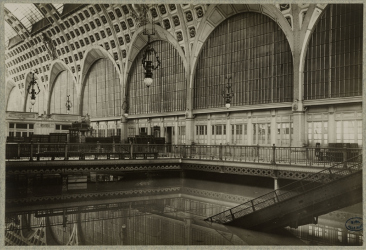 Paris inondé 1910 ; crue de la Seine ; Bibliothèque historique de la Ville de Paris ; Paris-Venise ; Apollinaire ; Kodak ; portrait dinondé ; le Cri de Paris ; Camelots du Roy ; inondation