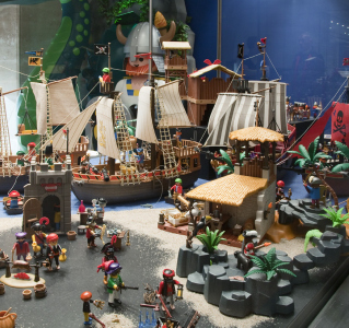 exposition, Il était une fois playmobil, Playmobil, Musée des arts décoratifs, galerie des jouets, Geobra Bransttter, Hans Beck, jouet, enfant, cirque, pirates, chevaliers, palais des merveilles