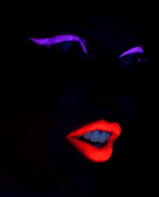 Reka Nyari, light me on, light, picture, pictures, image, images, photo, photography, photographie, exposition, exhibition, piece, art, international photography awards, beauty, pro, beauty : pro