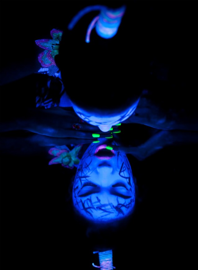 Reka Nyari, light me on, light, picture, pictures, image, images, photo, photography, photographie, exposition, exhibition, piece, art, international photography awards, beauty, pro, beauty : pro