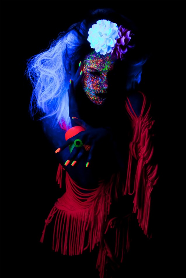 Reka Nyari, light me on, light, picture, pictures, image, images, photo, photography, photographie, exposition, exhibition, piece, art, international photography awards, beauty, pro, beauty : pro