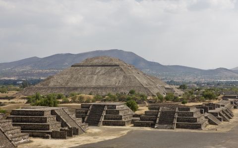 Teotihuacan exposition Quai Branly musée huehueteotl quetzacoatl pyramide du soleil cité des dieux aztèques méso-amérique archéologie pyramide de la lune sacré 