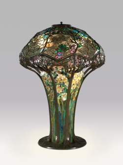 louis comfort tiffany, exposition, musée du luxembourg, art nouveau, arts and crafts, mark twain, new york, favrilis, magnolias, lampe, vitrail, vitraux, couleur 